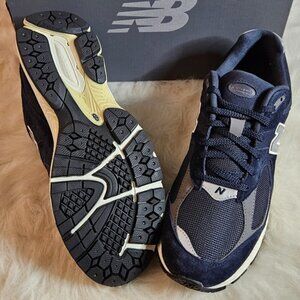 New Balance Shoes 2002r Navy Blue Like New
